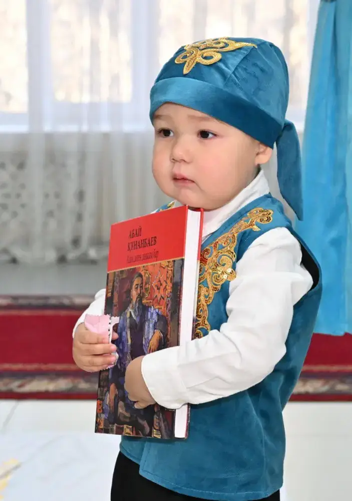 В преддверии Дня Республики прошел обряд тұсау кесу для детей из детского дома (8)