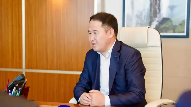 Аким ВКО встретился с призёром республиканского айтыса Сериком Куанганом (2)