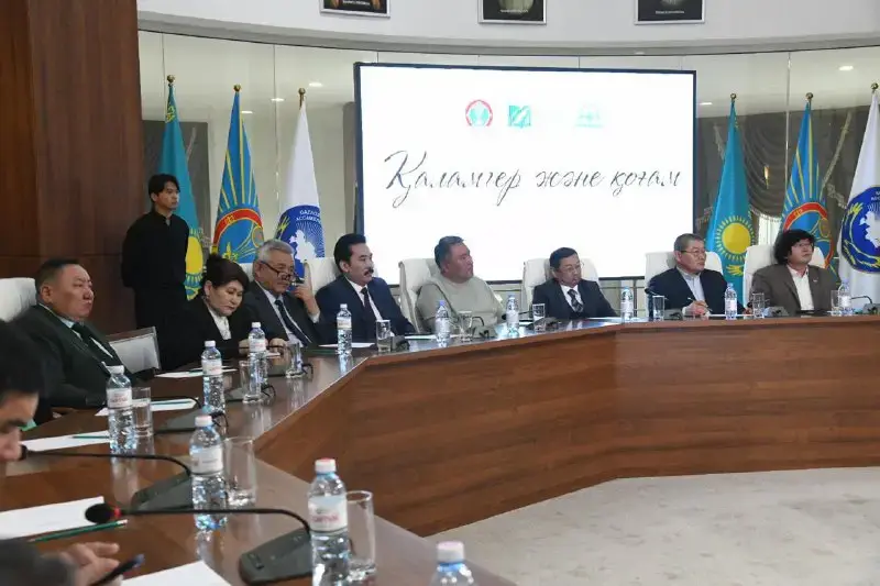 День Республики: в Астане прошла встреча писателей (3)