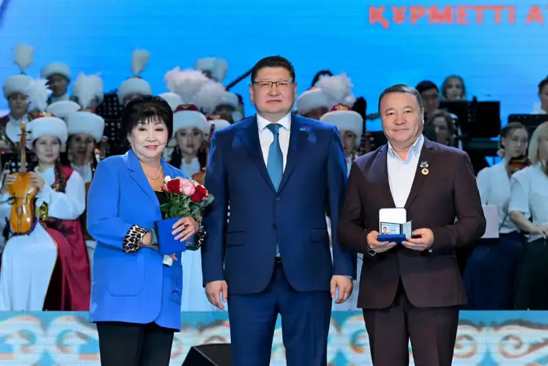 В регионе чествовали жителей, внесших вклад в развитие области (8)