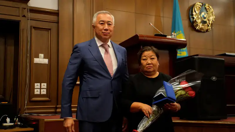 В МНЭ прошла торжественная церемония ко Дню Республики (2)