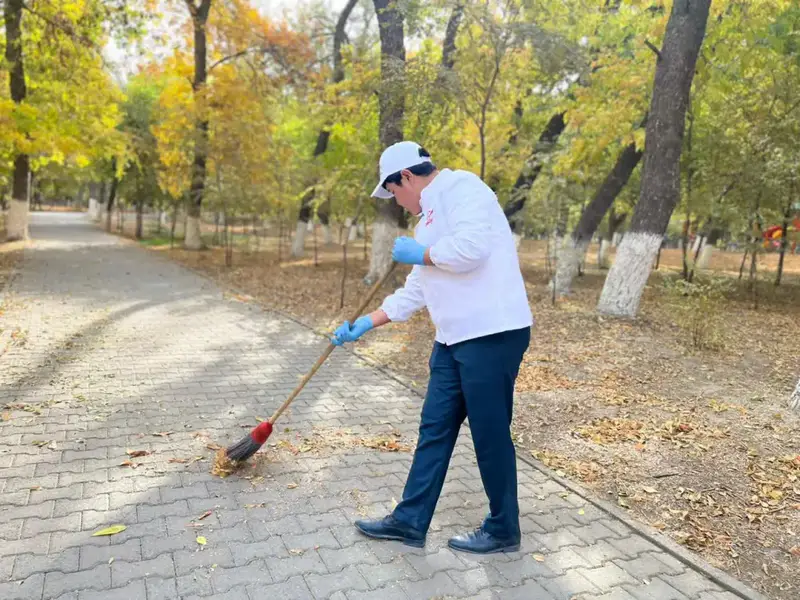 «Таза Қазақстан»: жители Шымкента и школьники приняли активное участие в экологических мероприятиях (4)