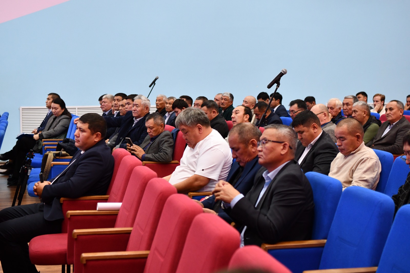 Амангалий Бердалин провёл встречу с населением и сельхозпроизводителями Актюбинской области (5)