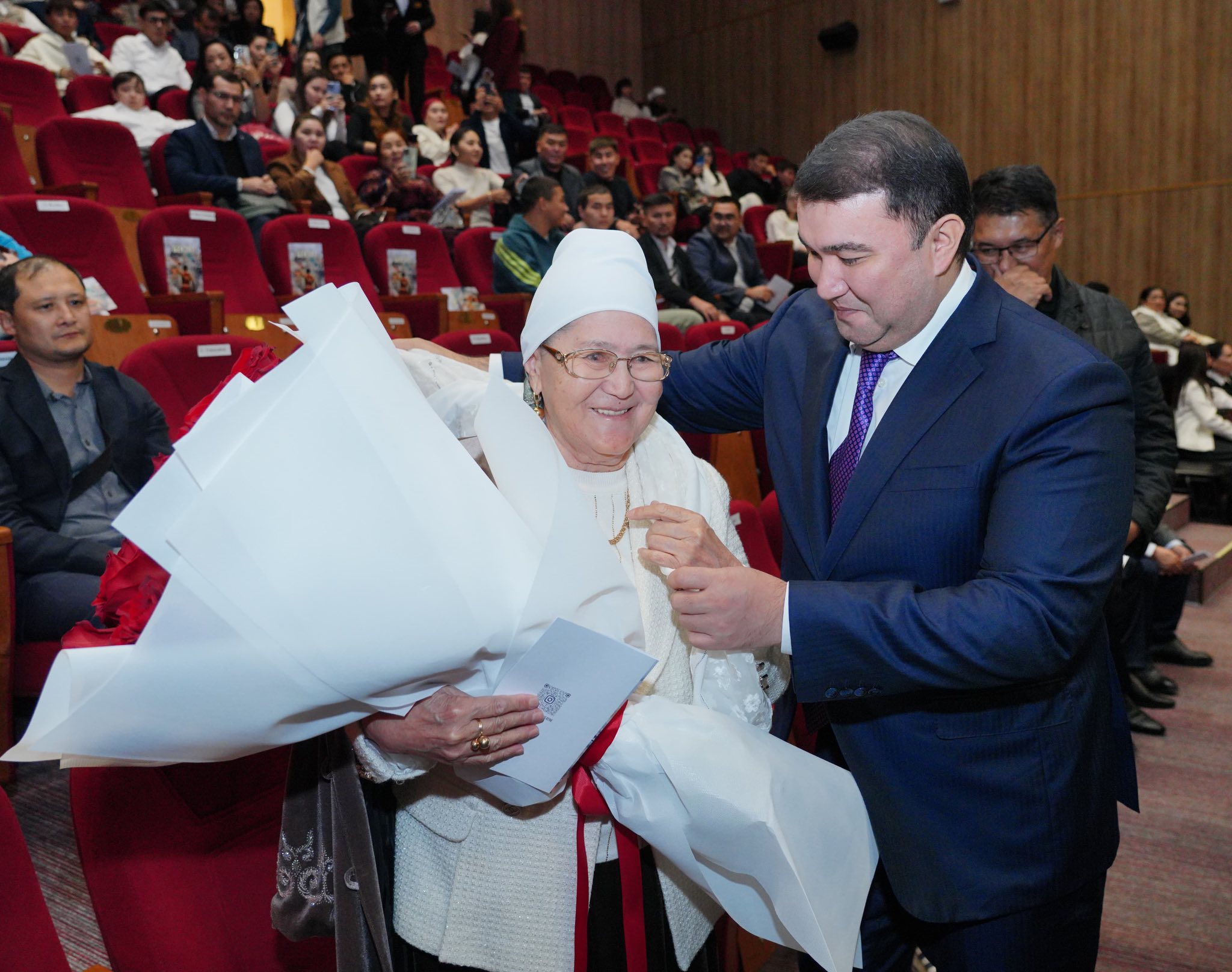 ПРЕМЬЕРА «БЕКЗАТ», ПРЕДСТАВЛЕННАЯ ТУРКЕСТАНСКИМ МУЗЫКАЛЬНО-ДРАМАТИЧЕСКИМ ТЕАТРОМ, ВЫЗВАЛА ВОСТОРГ ЗРИТЕЛЕЙ (2)