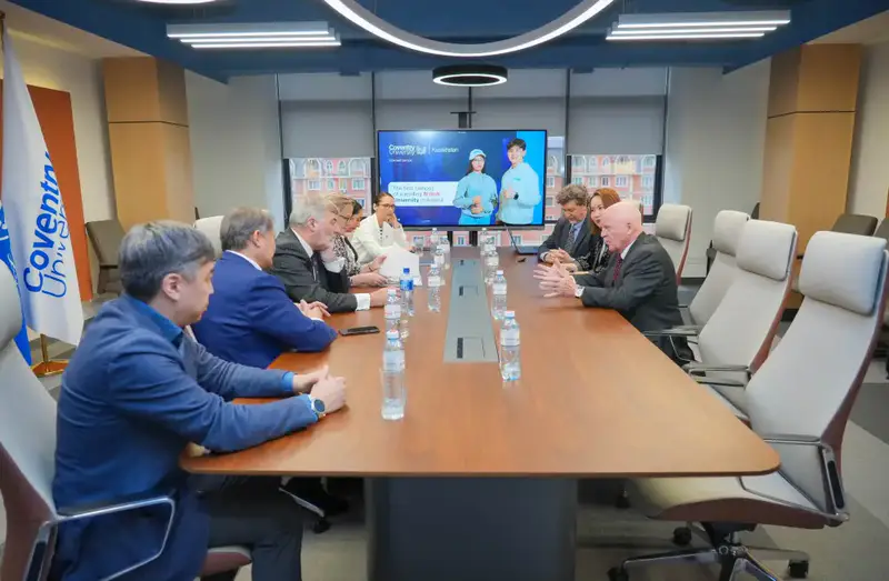 Лорд Алдердайс ознакомился с кампусами Coventry University и Cardiff University в Астане (9)