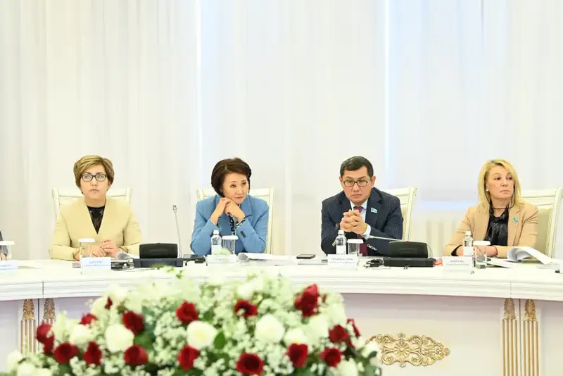 На выездном заседании обсуждены требования обновленного законодательства (9)