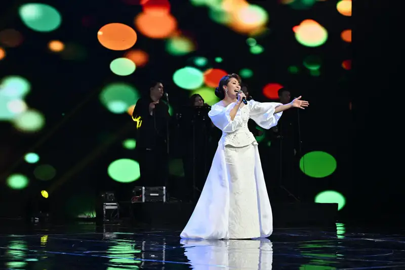 Глава государства поздравил певицу Толкын Забирову с юбилеем творческой деятельности (5)