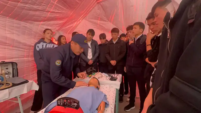 30-летие МЧС: Спасатели проводят дни открытых дверей и пресс-туры (8)