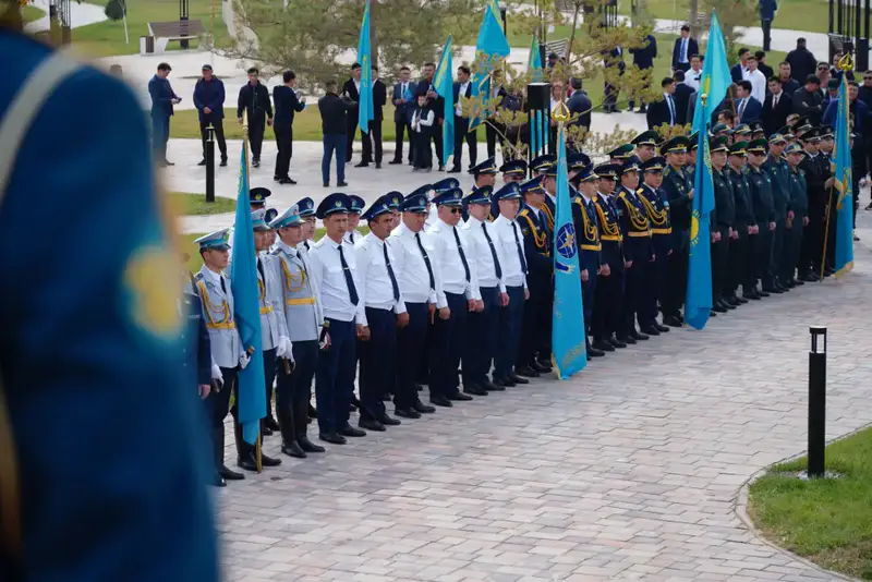 В ТУРКЕСТАНЕ ПРОШЛА ЦЕРЕМОНИЯ ПОДНЯТИЯ ГОСУДАРСТВЕННОГО ФЛАГА В ЧЕСТЬ ДНЯ РЕСПУБЛИКИ (3)