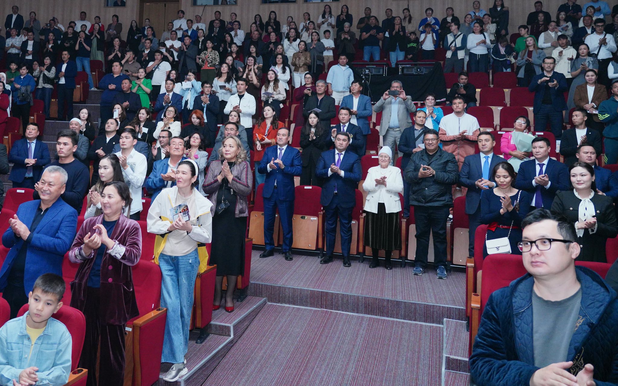 ПРЕМЬЕРА «БЕКЗАТ», ПРЕДСТАВЛЕННАЯ ТУРКЕСТАНСКИМ МУЗЫКАЛЬНО-ДРАМАТИЧЕСКИМ ТЕАТРОМ, ВЫЗВАЛА ВОСТОРГ ЗРИТЕЛЕЙ (10)