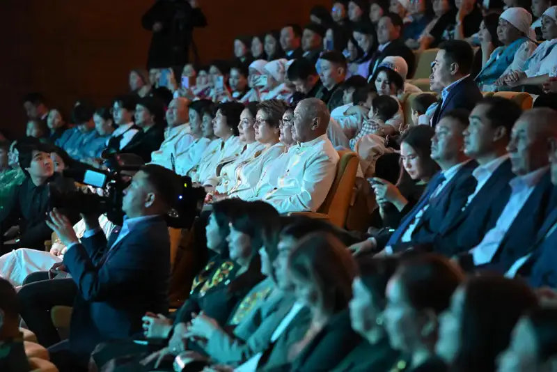 «Мерейлі отбасы – 2025»: В Астане наградили 20 образцовых семей Казахстана (4)