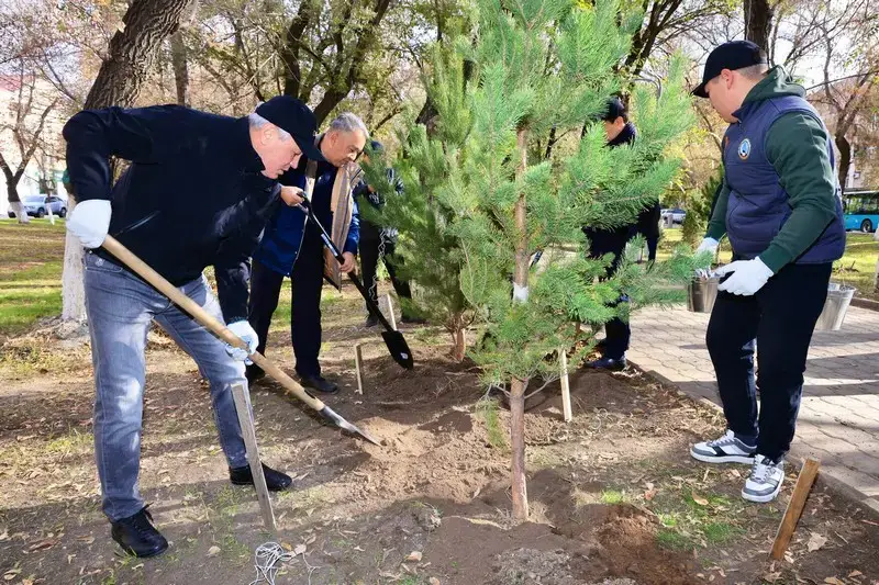 Общенациональный субботник «Таза Қазақстан»: в Карагандинской области высадили 10 тысяч деревьев (3)