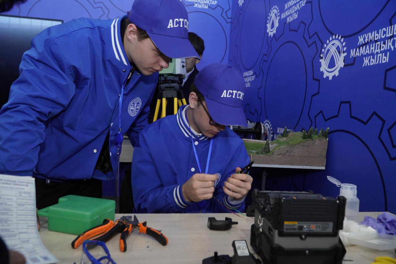 Будущие специалисты: профессии, которые ждут молодежь!