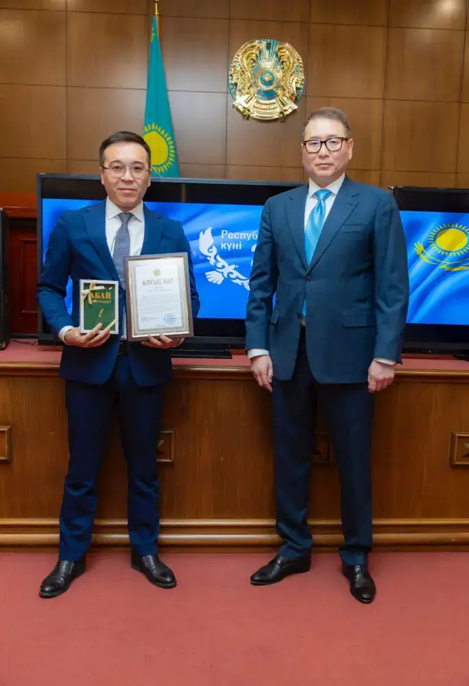 72 сотрудника торговой сферы награждены государственными и ведомственными наградами (9)