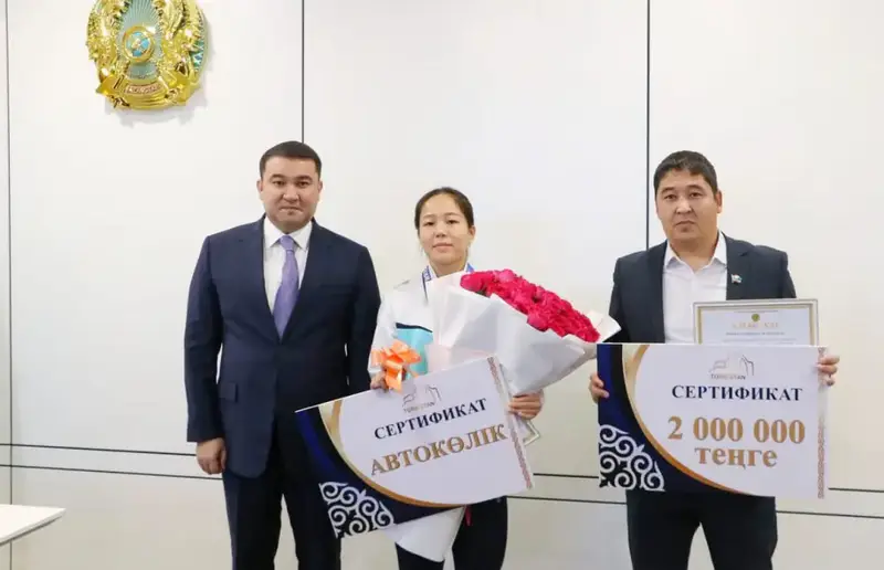 В ТУРКЕСТАНСКОЙ ОБЛАСТИ ПОДАРИЛИ ЧЕМПИОНКЕ МИРА ШУГЫЛЕ УМИРБЕК АВТОМОБИЛЬ (2)