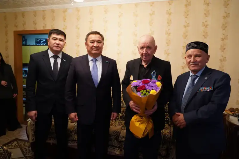Рабочая поездка акима области в Шортандинский район: развитие инфраструктуры и встреча с ветераном труда (3)