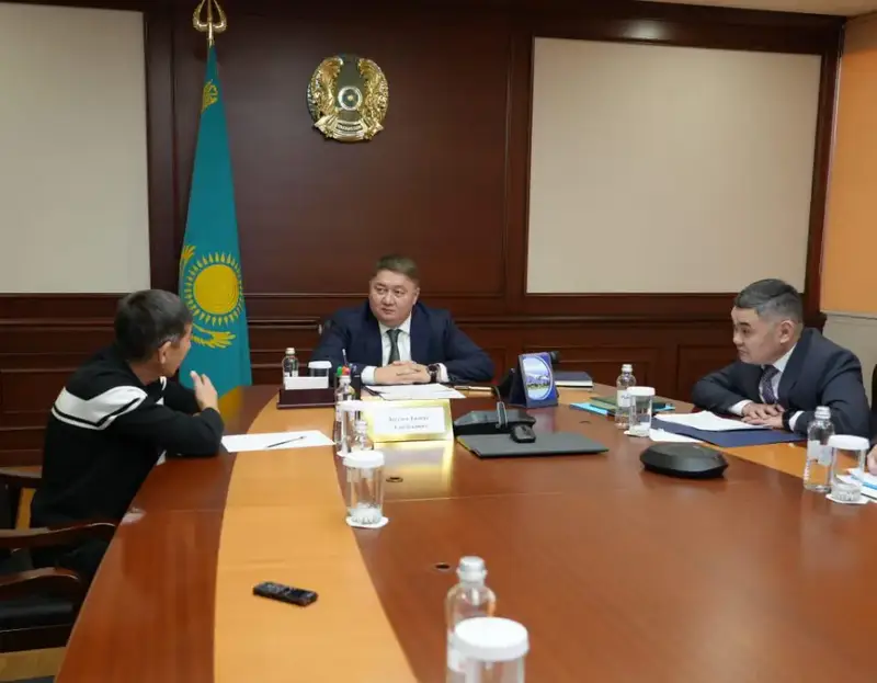 Исполняющий обязанности министра транспорта провёл личный приём граждан (3)