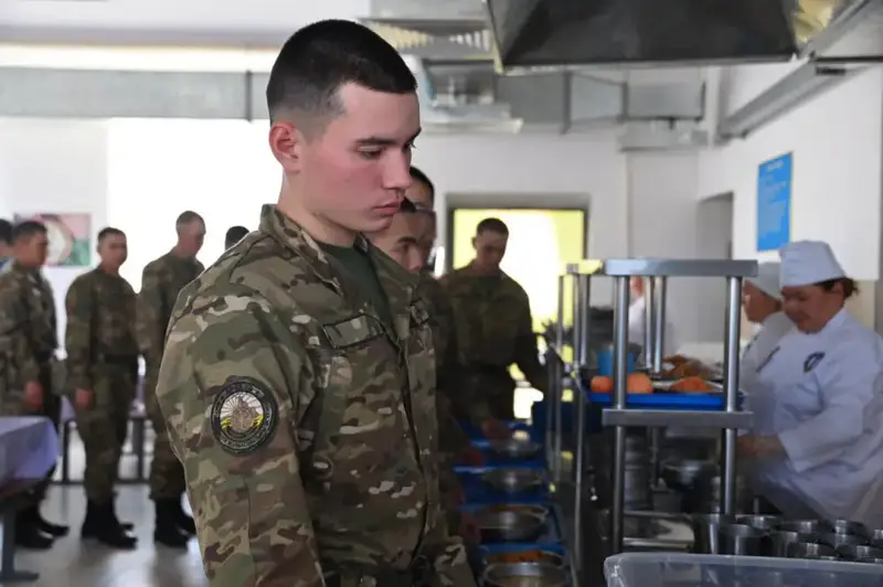 В воинских частях Актау и Бейнеу побывали столичные журналисты (5)