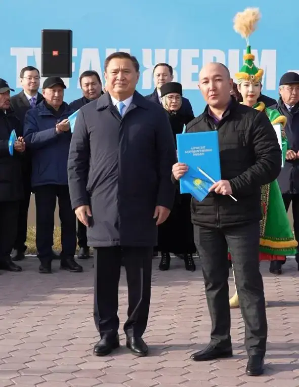 В Кокшетау состоялась церемония поднятия Государственного флага в честь Дня Республики (2)