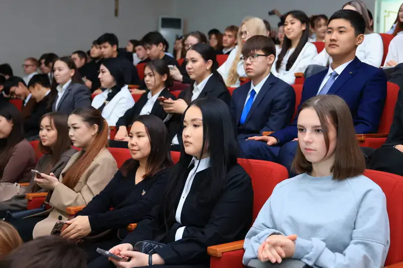 Более 600 молодёжных лидеров Карагандинской области собрал форум SARYARQALAB: AQYL.DAMU.QADAM (9)