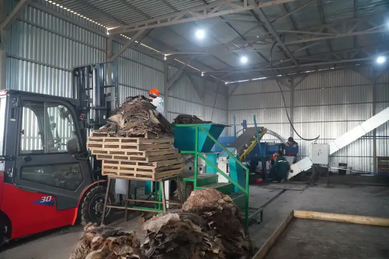 Аким области ознакомился с социальными объектами и новым производством в Аккольском районе (9)