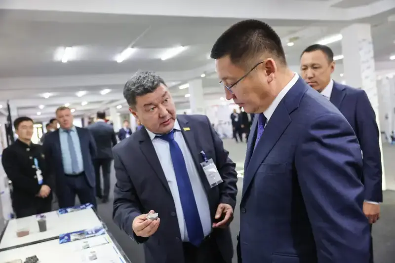 Аким Павлодарской области Асаин Байханов отметил достижения Торайгыров университета на юбилейном мероприятии Астане