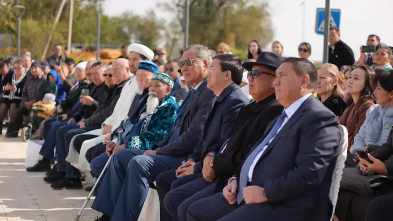 В родном селе Нургисы Тлендиева установлена мемориальная стела (5)