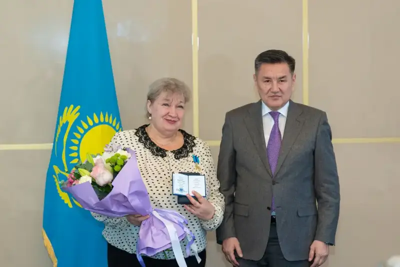 В канун Дня Республики жители ВКО были удостоены государственных наград (3)