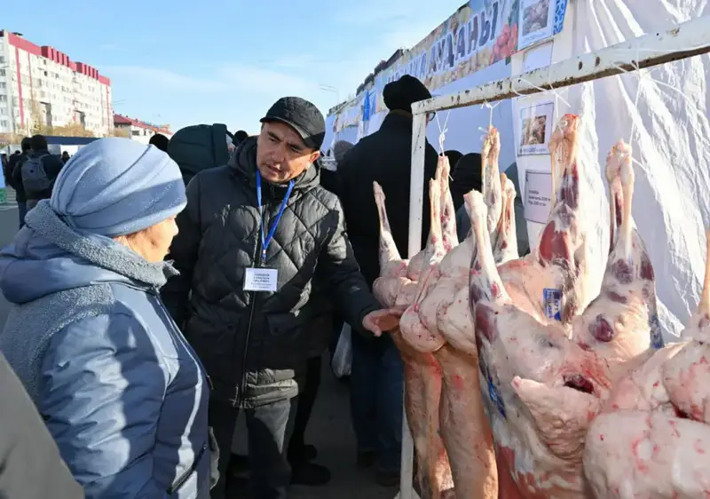 В областном центре прошла традиционная сельскохозяйственная ярмарка ко Дню Республики (6)