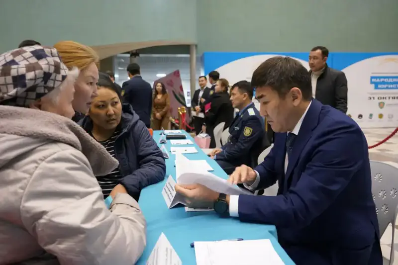 «Народный юрист»: жители столицы получили юридические консультации от специалистов (7)