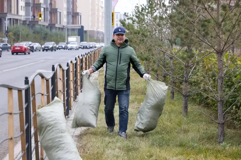 Сотрудники Министерства промышленности и строительства активно участвуют в субботнике в рамках акции «Таза Қазақстан» (4)