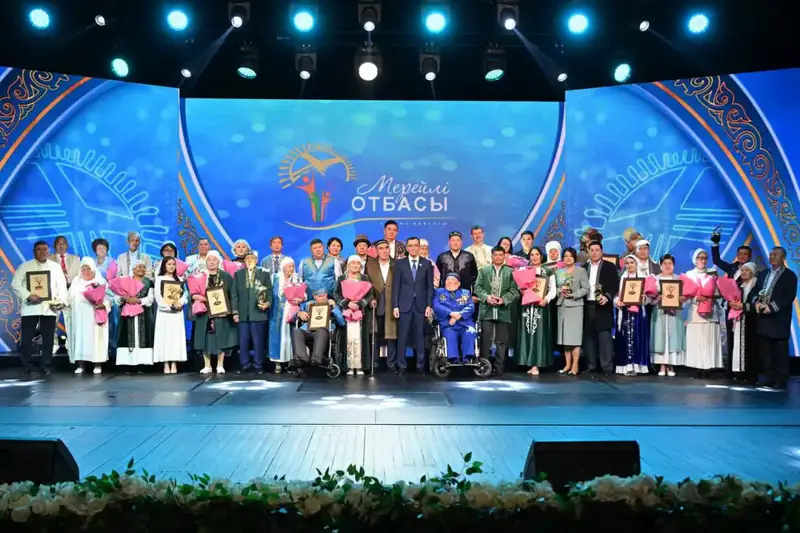 «Мерейлі отбасы – 2025»: В Астане наградили 20 образцовых семей Казахстана (9)