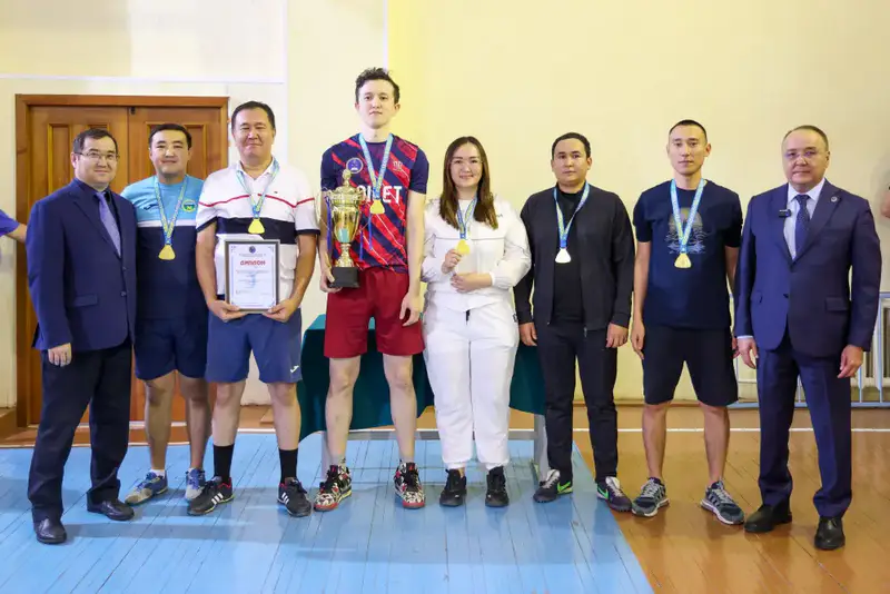 В преддверии празднования Дня Республики в Академии правосудия при Высшем Судебном Совете состоялся товарищеский турнир по волейболу (2)