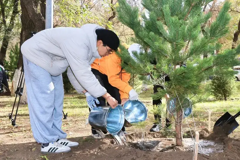 Общенациональный субботник «Таза Қазақстан»: в Карагандинской области высадили 10 тысяч деревьев (9)
