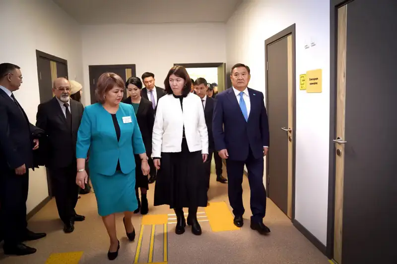 Рабочая поездка министра просвещения Жулдыз Сулейменовой в Акмолинскую область: будут приняты конкретные меры по повышению качества образования в малокомплектных школах (7)