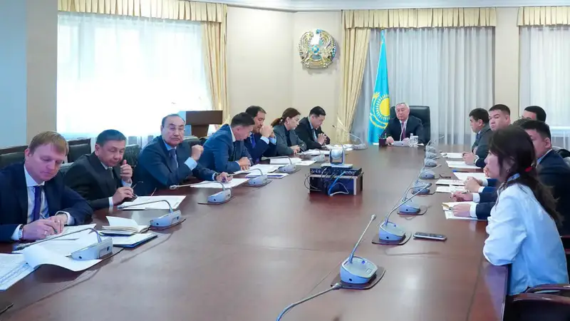 Казахстан достигает рекордов в сборе урожая и сталкивается с проблемами в финансировании и ресурсах Астане