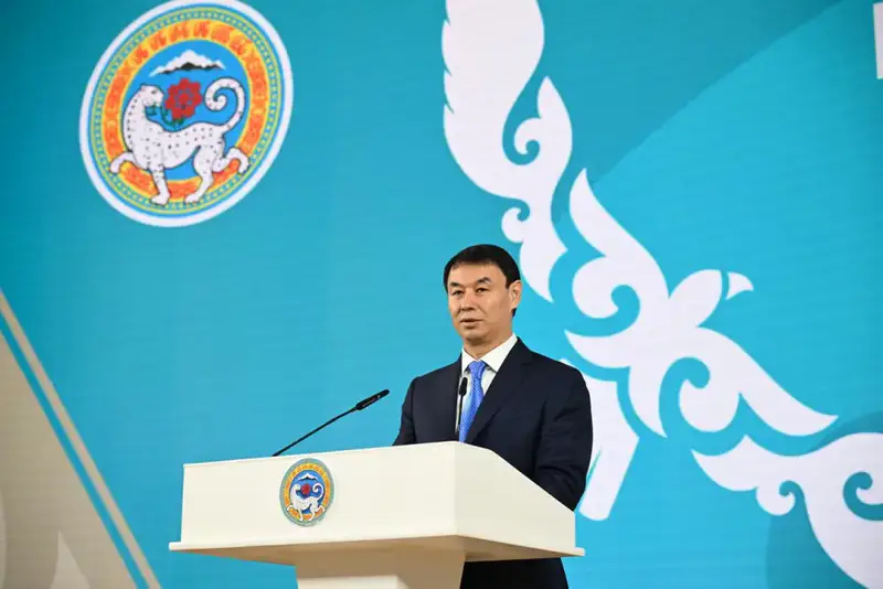 Дархан Сатыбалды вручил алматинцам госнаграды от имени Главы государства ко Дню Республики (3)