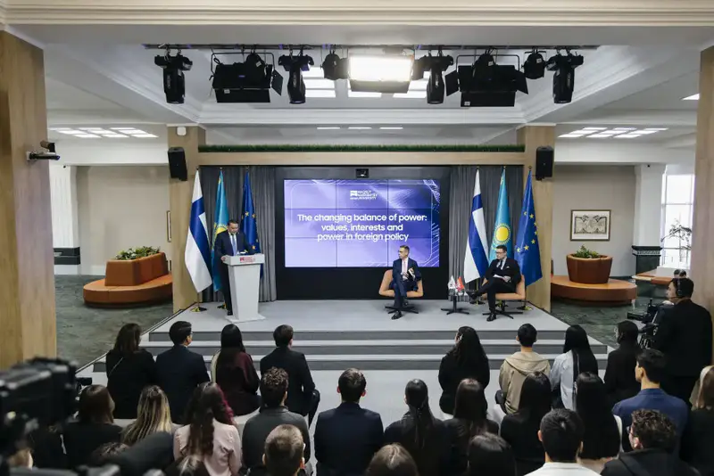 Президент Финляндии Александр Стубб обсудил внешнюю политику и верховенство права на лекции в Maqsut Narikbayev University Астане