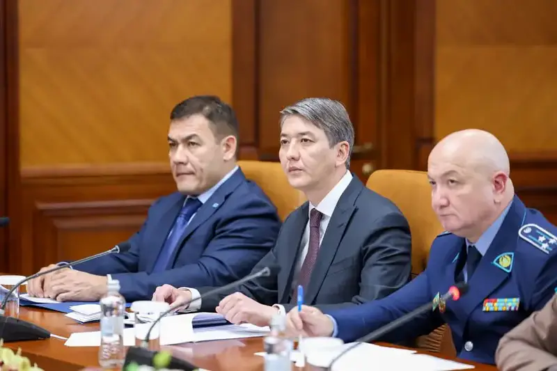 АППАРАТНОЕ СОВЕЩАНИЕ: ОБСУЖДЕНЫ АКТУАЛЬНЫЕ ВОПРОСЫ (3)