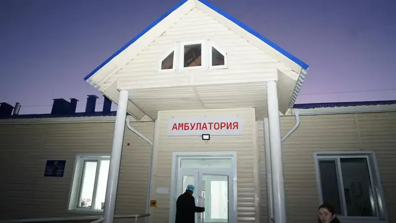 В спорткомплексе села Привольное Уланского района проводится капремонт (4)