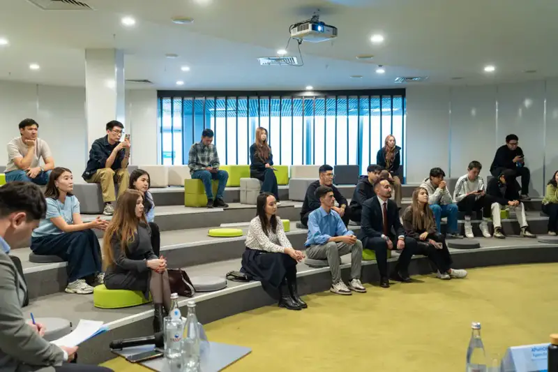 Smart City, ИИ и кибербезопасность: интеллектуальную сессию провели эксперты для столичных студентов (5)