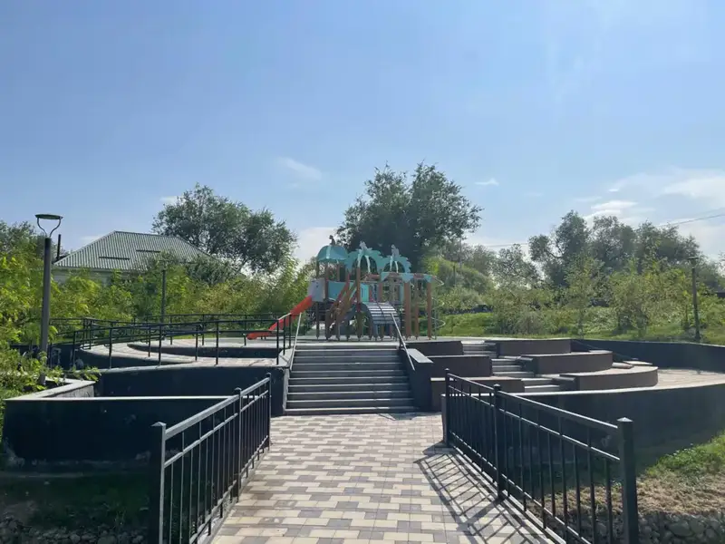 В Алматы открыли благоустроенный сквер у озера Карасу к Дню Республики Астане