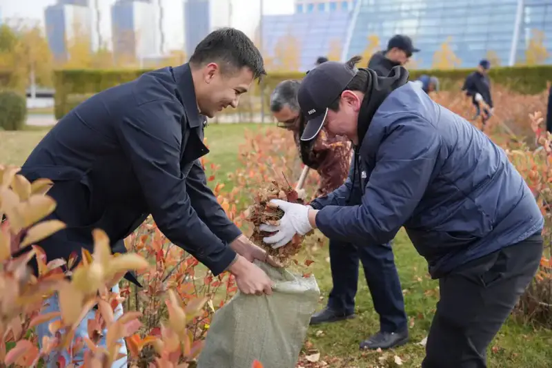 Более 200 специалистов Министерства водных ресурсов и ирригации вышли на субботник в рамках экологической акции «Таза Қазақстан» (4)