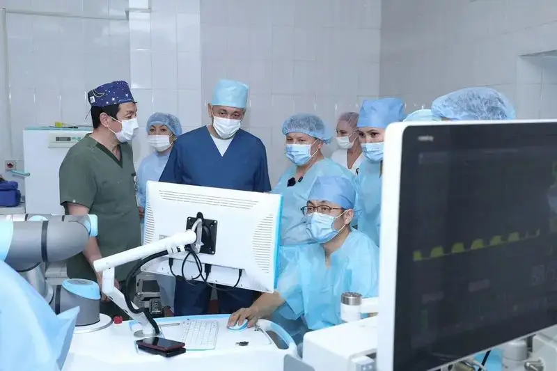 В Караганде робот будет делать операции на мозге (4)