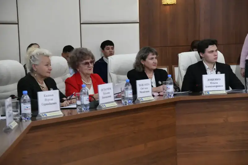 Роль медиации в сохранении межэтнического согласия обсудили за круглым столом в Астане (4)