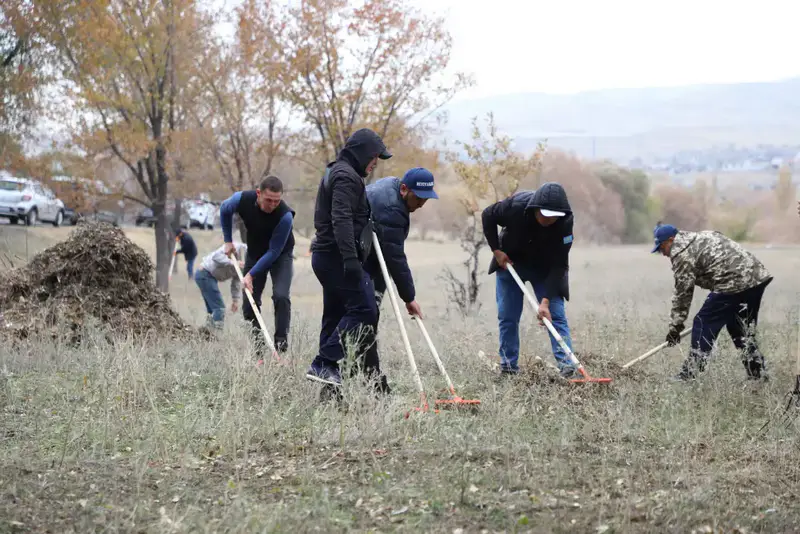 В Жетісу прошел субботник в рамках международной программы «Таза Қазақстан» к Дню Республики, с участием более 11 тысяч человек. Астане