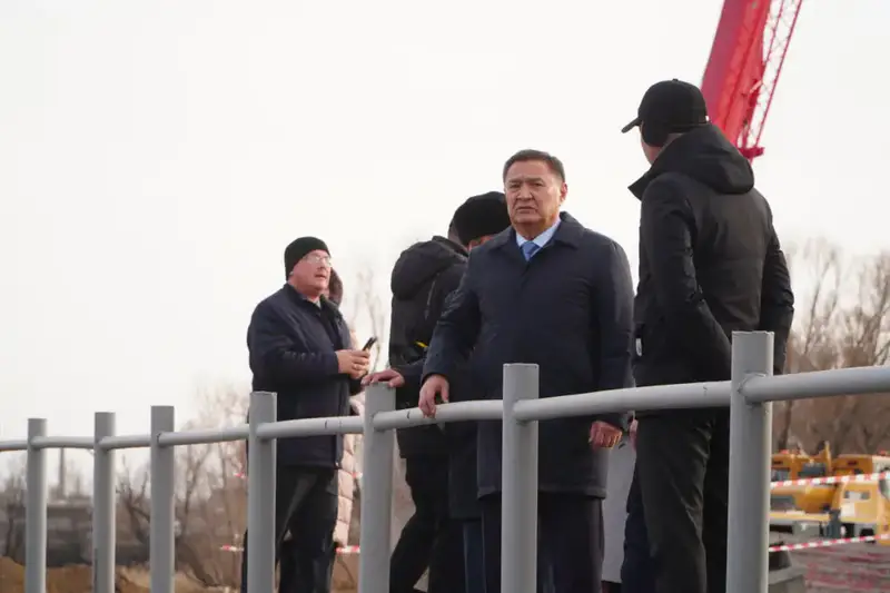 Рабочая поездка акима области в Шортандинский район: развитие инфраструктуры и встреча с ветераном труда (6)