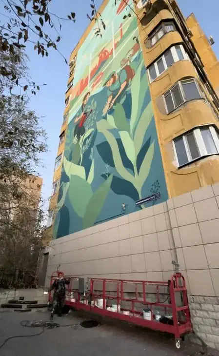 Ещё один мурал украсил здание в Караганде (5)