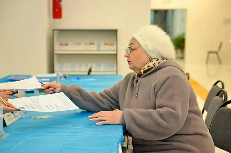 Аким области отдал свой голос на выборах (5)