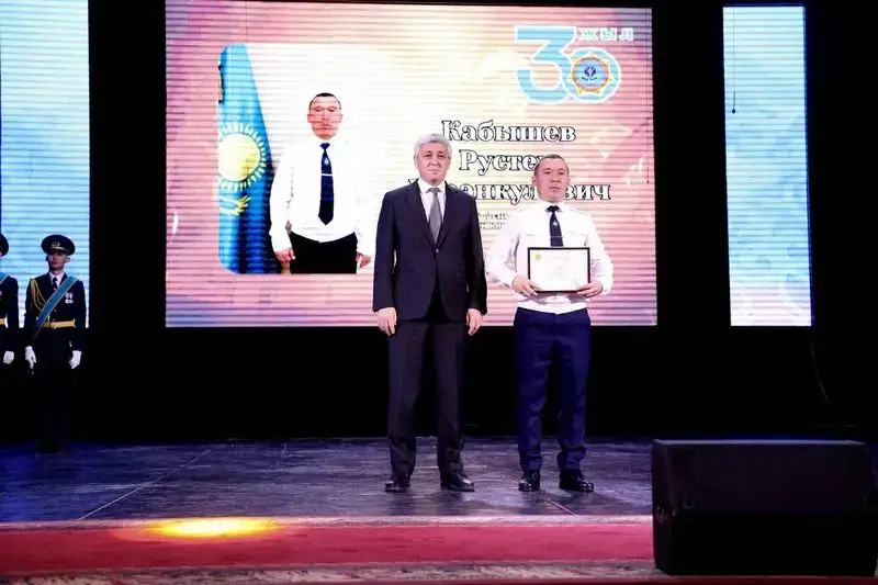 Спасателей Карагандинской области поздравили с профессиональным праздником (3)